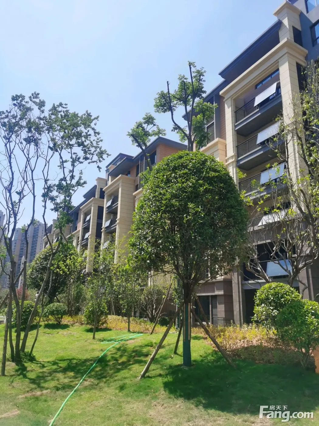 入住在广晟江山帝景普罗旺斯,建面约153-313㎡都市洋房叠墅,敬待珍藏!