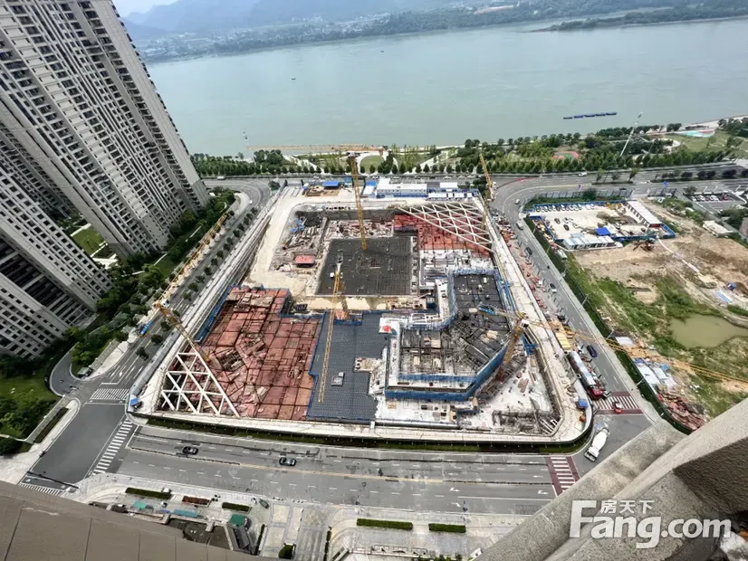 地标跟江景公寓地块正在有序施工中,欢迎来中建宜昌之星地标展厅了解