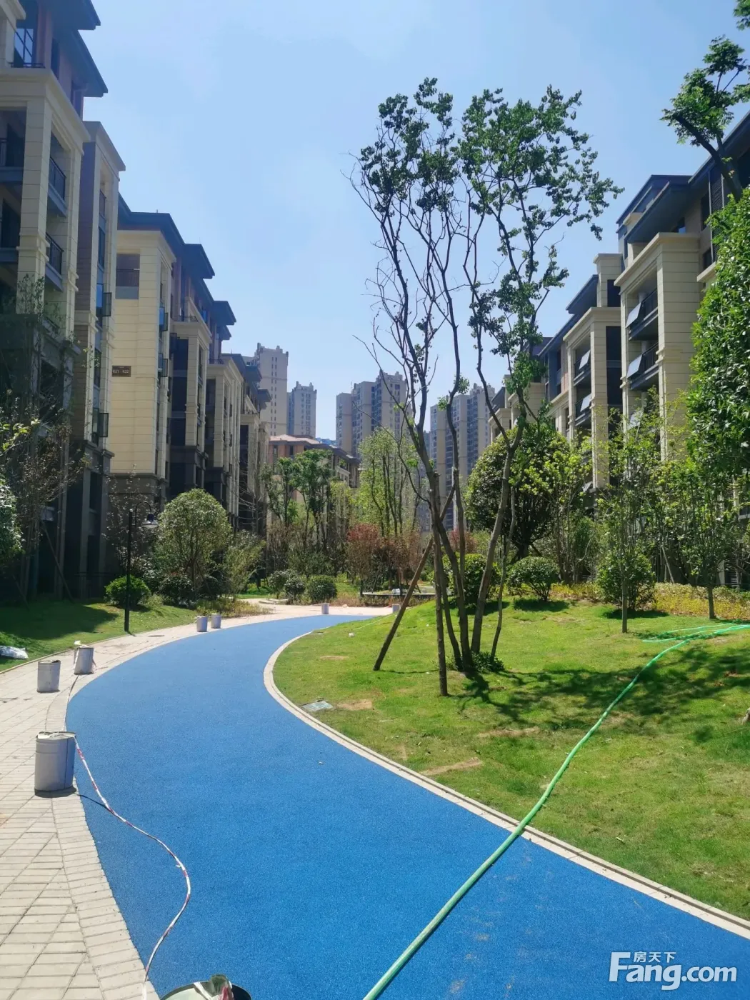 入住在广晟江山帝景普罗旺斯,建面约153-313㎡都市洋房叠墅,敬待珍藏!