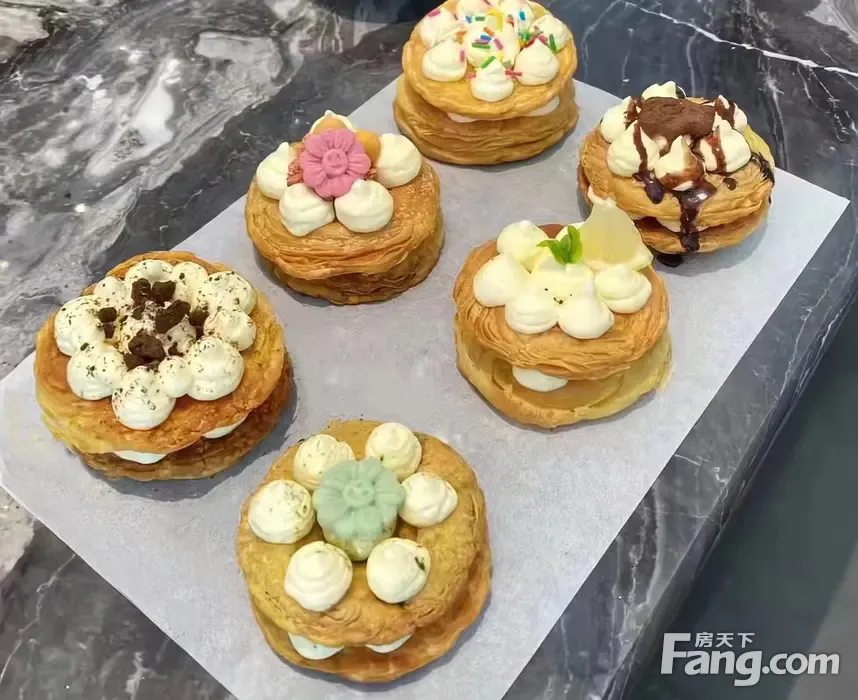 永远可以相信龙湖物业售楼部每天都人气满满近期在关注江铃龙湖·云瓃