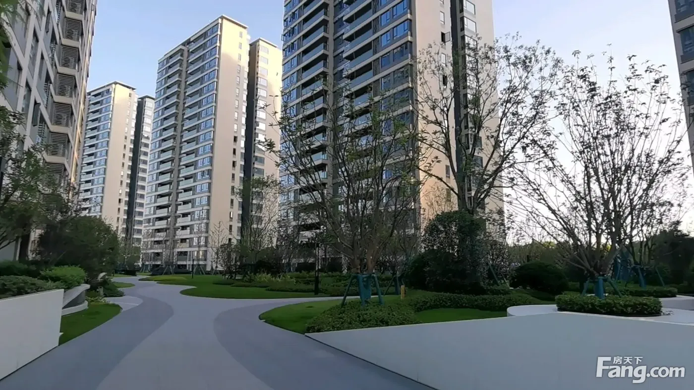 中国铁建西派宸樾好不好置业顾问从项目现场发回新鲜组图