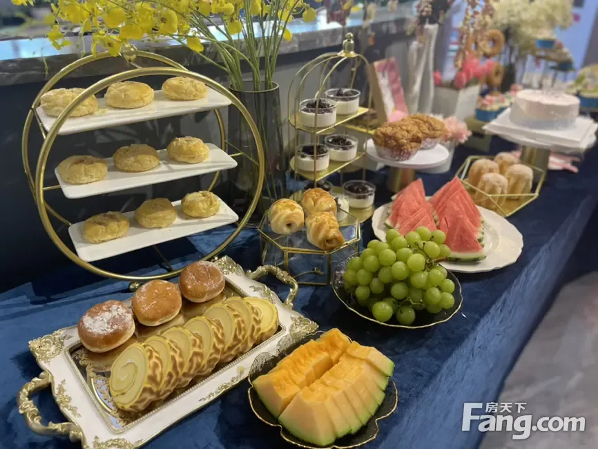 售楼部 周末都有精美冷餐提供今日售楼部动态请查收近期在关注麓谷