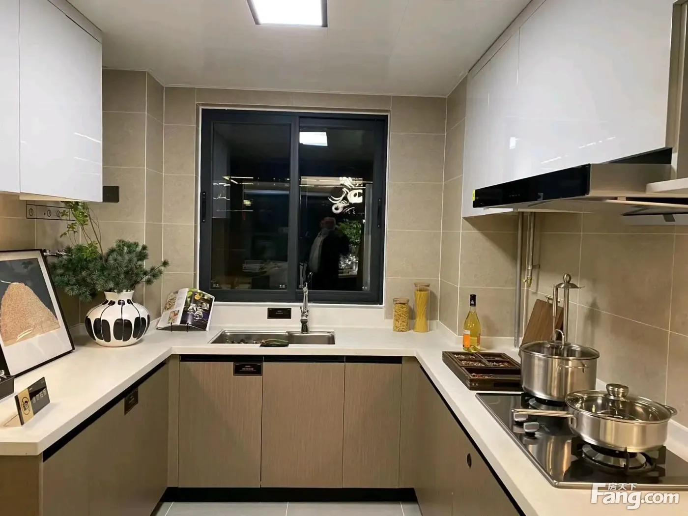 房天下>兰州新房>楼盘资讯>正文>万科城山望样板间,点我给您详细介绍