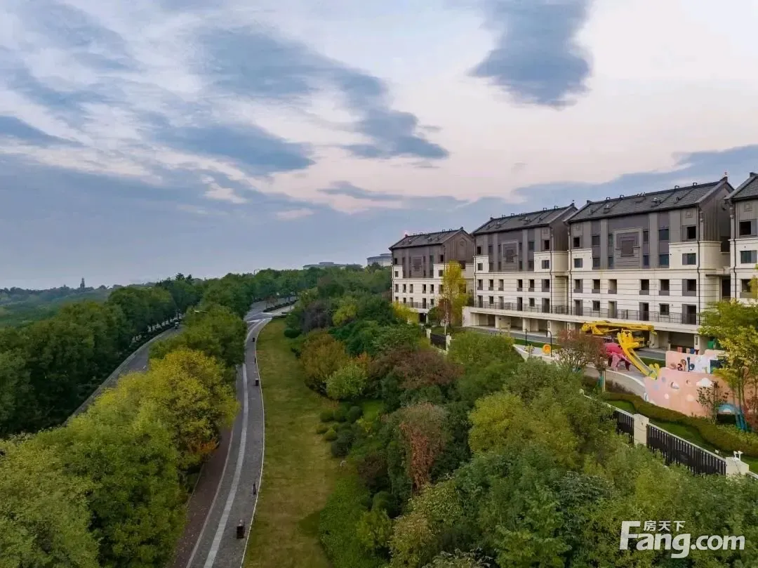 房天下>西安新房>楼盘资讯>正文>中海阅骊山,4f现房跃层120㎡—209㎡