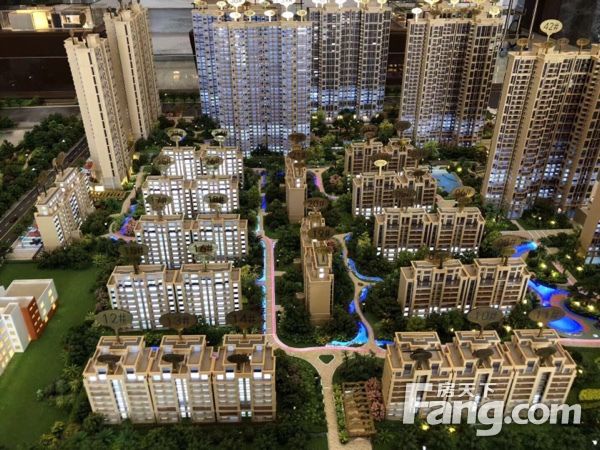 兴义市 飞洋华府龙岸 4室2厅