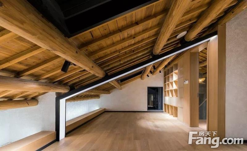 ▼阁楼层,局部开设天窗