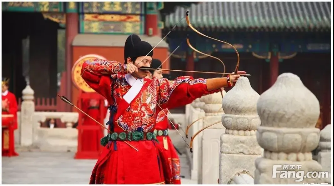 快带着萌宝们一起来体验吧吾悦广场的老师们已经抵达现场君子六艺骑射