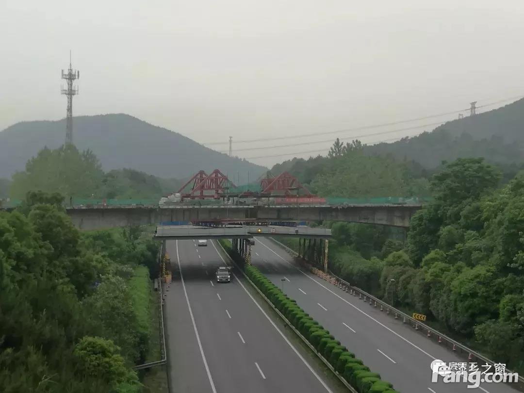 杨宣公路杨岐至银河段路基基本贯通，宣风境内跨浙赣铁路大桥即将动工