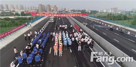 好消息！长江路跨京九铁路立交桥正式通车，城邦价值再升级！