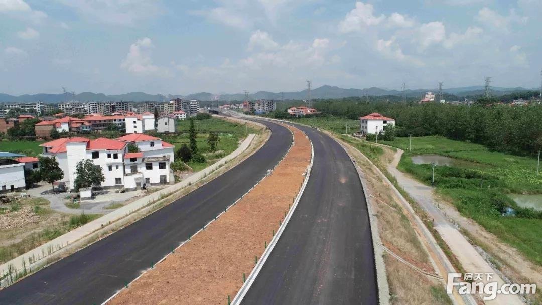 中环北路建设加速推进，目前路基土方作业已完成99%