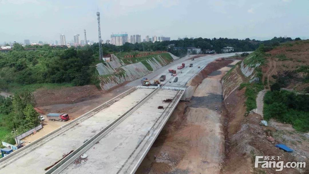 中环北路建设加速推进，目前路基土方作业已完成99%