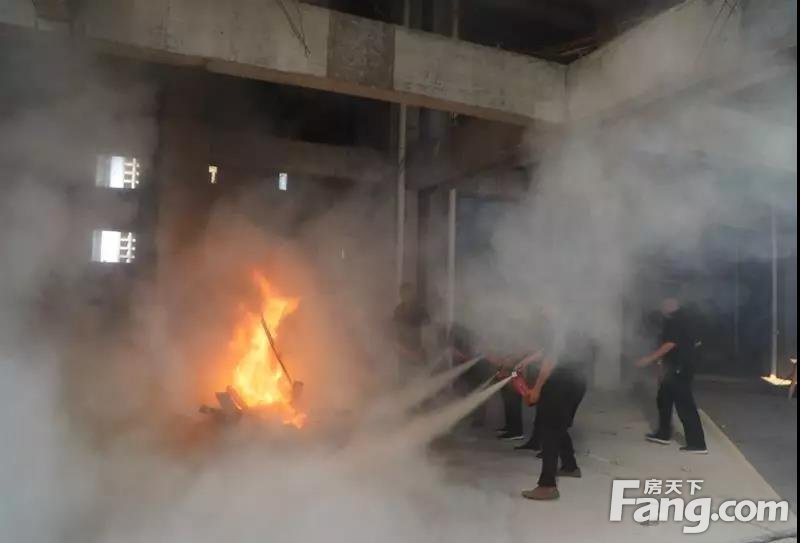 融辉城社区2019年大型消防救援演练及消防安全培训会圆满举行