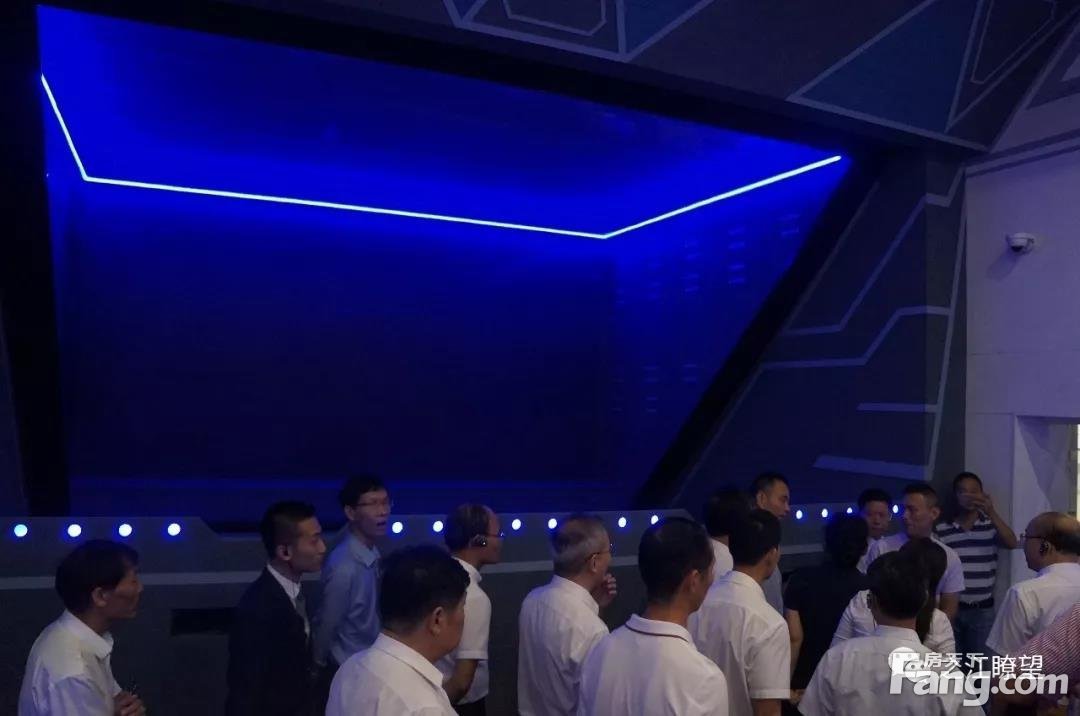 金华之光文化广场国庆前竣工，拥有大型吊装球型LED屏