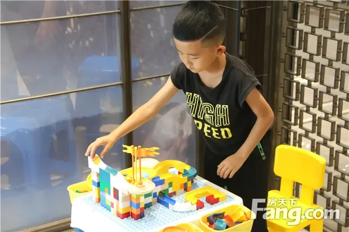 "小手创世界 拼出大未来"德信·君宸开启乐高积木diy主题活动