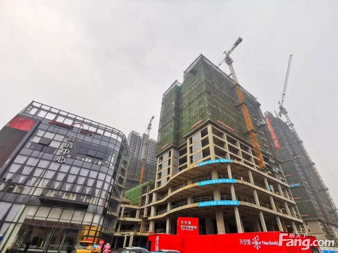 天虹广场十月工程进度：综合楼封顶！