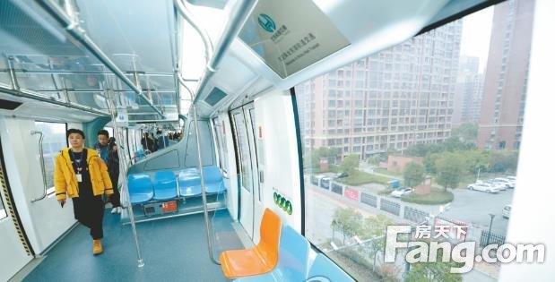 各地300多位“乘客”试乘芜湖轻轨2号线