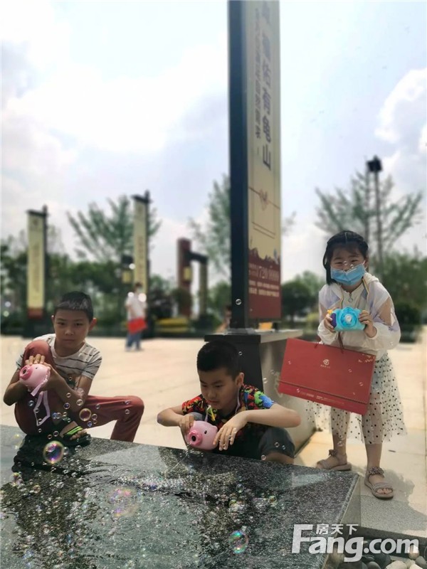 【信阳·御龙湾】六一欢乐颂，网红泡泡机大派送