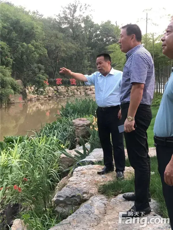信阳市邵春杰副市长一行莅临信阳·御龙湾视察指导工作