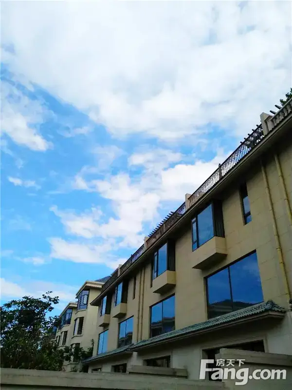 【<a style='color:blue;' href='https://xinyang.newhouse.fang.com/loupan/2524121075.htm' target='_blank'>南湖燕园</a>】那些你看不到的财富，才是最值得珍藏的……