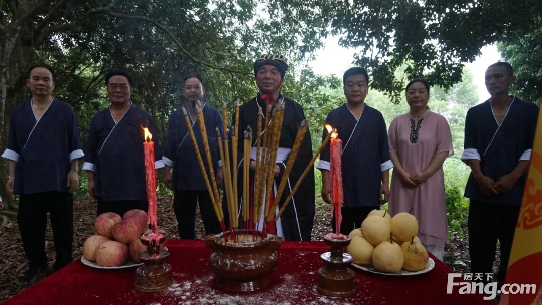 钦州市第六届千年坭兴陶古龙窑火祭点火仪式举行
