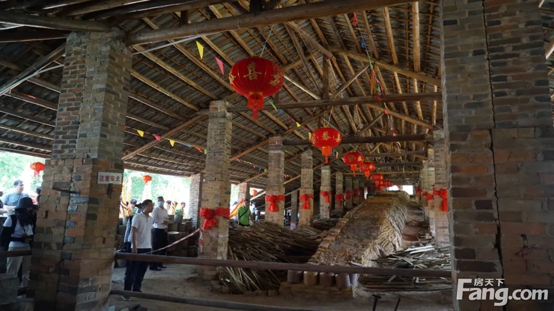 钦州市第六届千年坭兴陶古龙窑火祭点火仪式举行