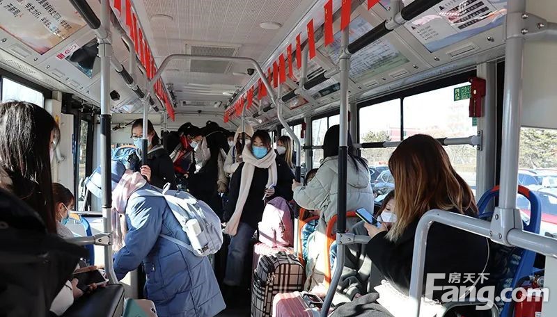 “爱心定制公交”让每一位学子回家的路平安、暖心