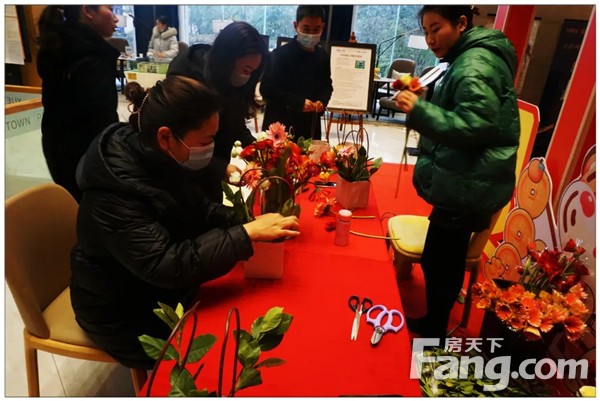 【中环荣域悦棠】情人节在这里提前约会！DIY插花拥抱浪漫时光！