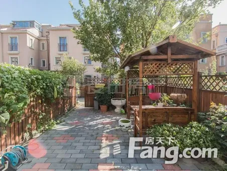 阳光大道,8个游乐场供小孩玩耍,小区环境很好很舒适啊