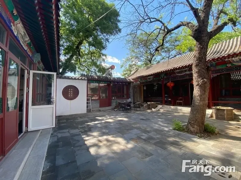 簋街北新桥 正座四合院(会所接待)门口停车场