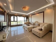 201方中层4房550万 直降80万