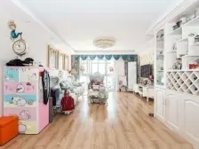 年后新出房源,板式南北通三室,中高区视野,业主诚售。价格美丽