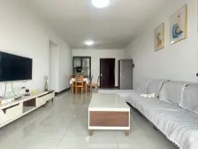 广场3房2厅带精装朝南视野开阔采光好通风先到先得有钥匙