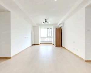 南北通透三居室 远洋新仕界优质住宅