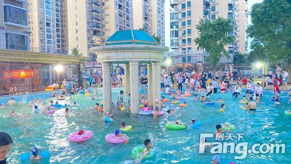 港锦新城游泳池免费开放中，清凉购房节钜惠来袭！